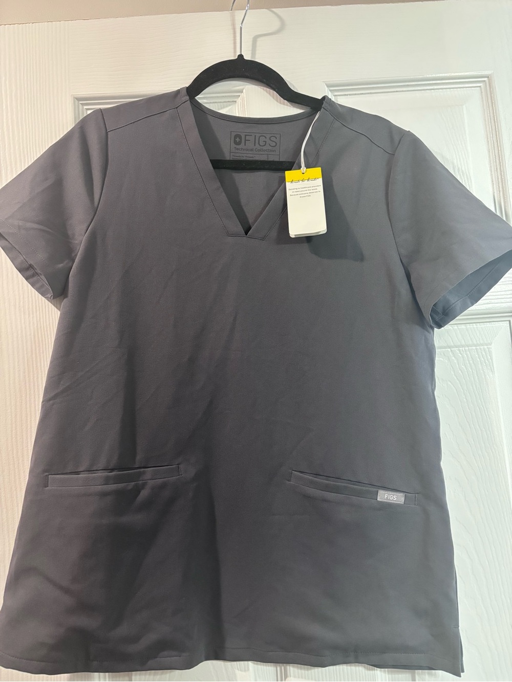 FIGS Technical Collection Women’s Small Gray V-Neck 2 Pocket Scrub Top NWT
